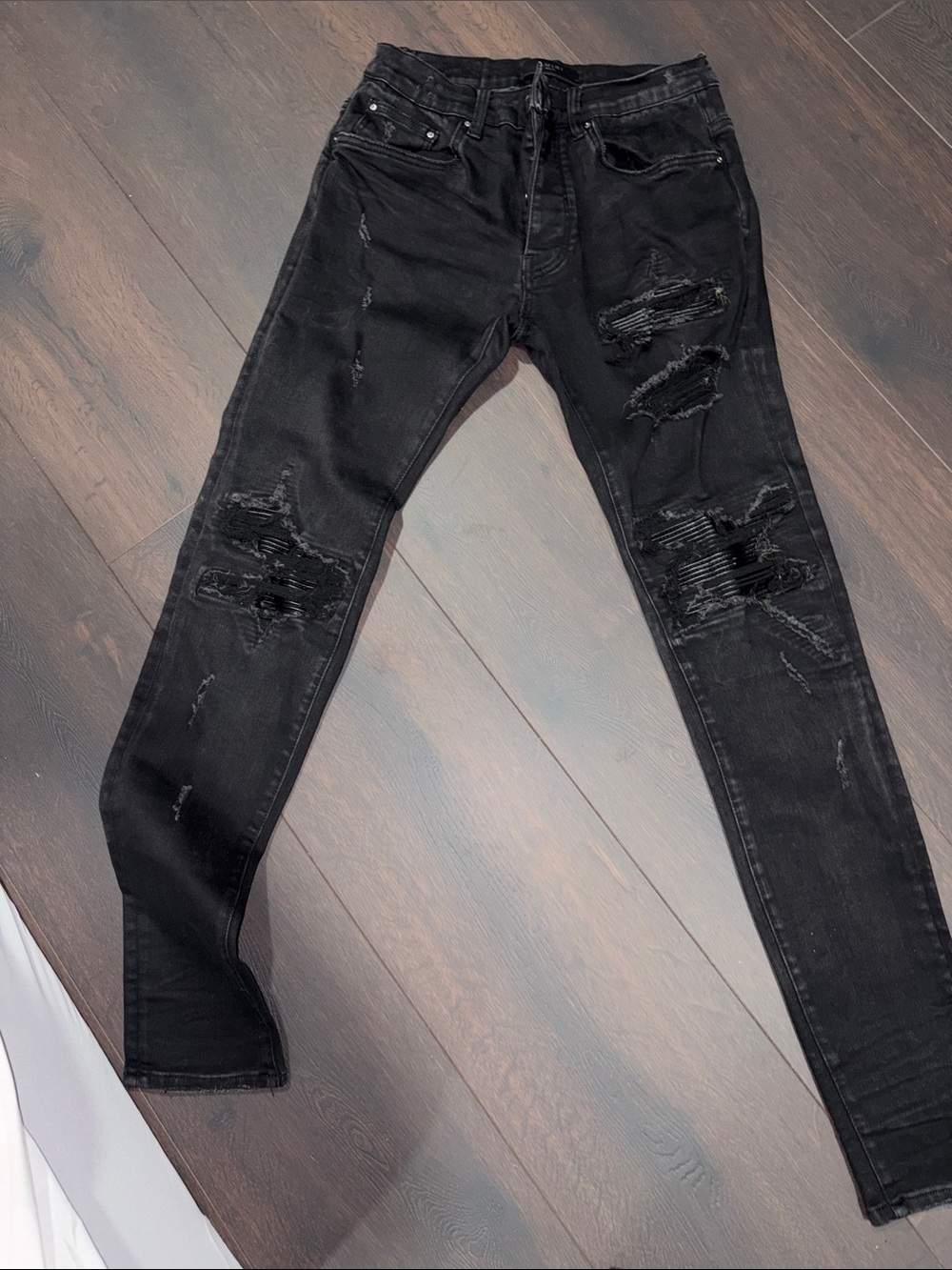 AMIRI Men’s Black Ripped Skinny Jeans - Picture 2 of 6